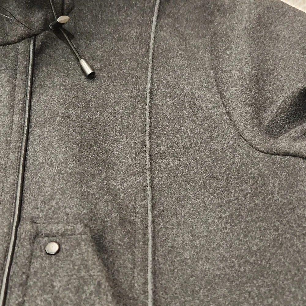 Fearless Cropped Jacket  – Charcoal Gray Faux Fur Hood, Zip Up, Womens. Medium